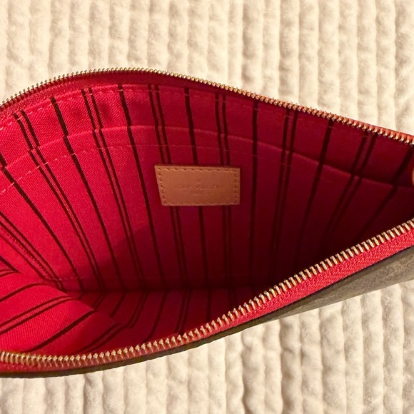 Louis Vuitton Monogram Pouchette - Picture 4 of 4